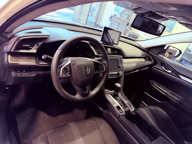 Honda Civic Sedan Vehicle Full-screen Gallery Image 41