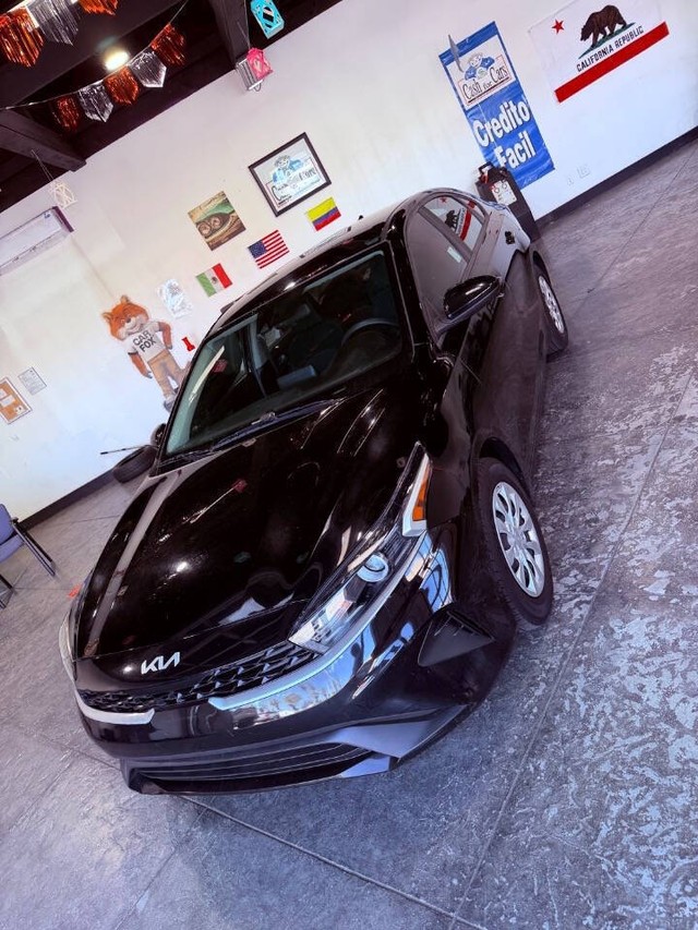 Kia Forte Vehicle Full-screen Gallery Image 09