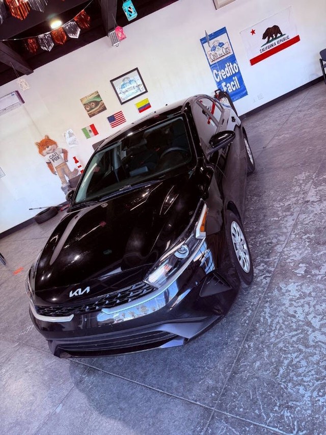 Kia Forte Vehicle Full-screen Gallery Image 11