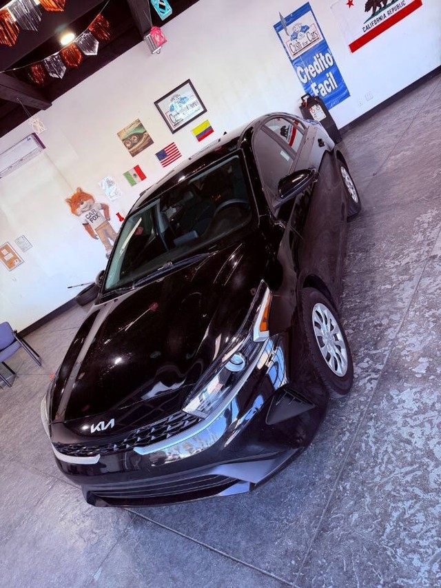 Kia Forte Vehicle Full-screen Gallery Image 14
