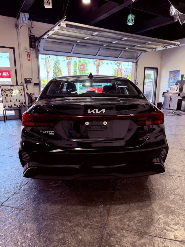 Kia Forte Vehicle Full-screen Gallery Image 30