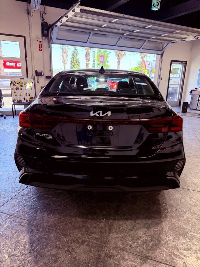 Kia Forte Vehicle Full-screen Gallery Image 40