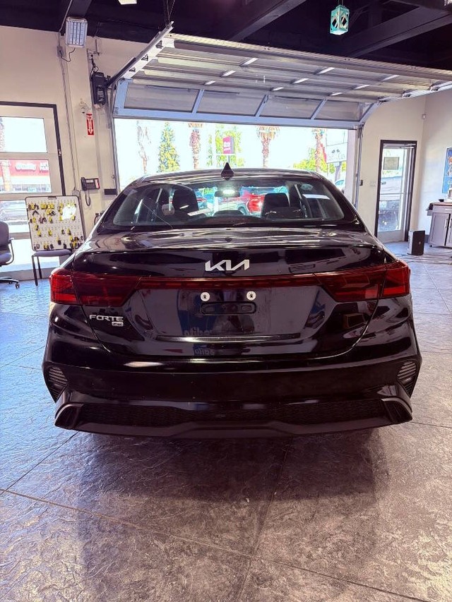 Kia Forte Vehicle Full-screen Gallery Image 43