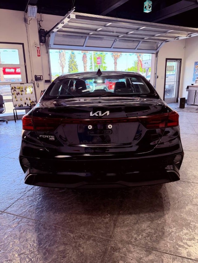 Kia Forte Vehicle Full-screen Gallery Image 45
