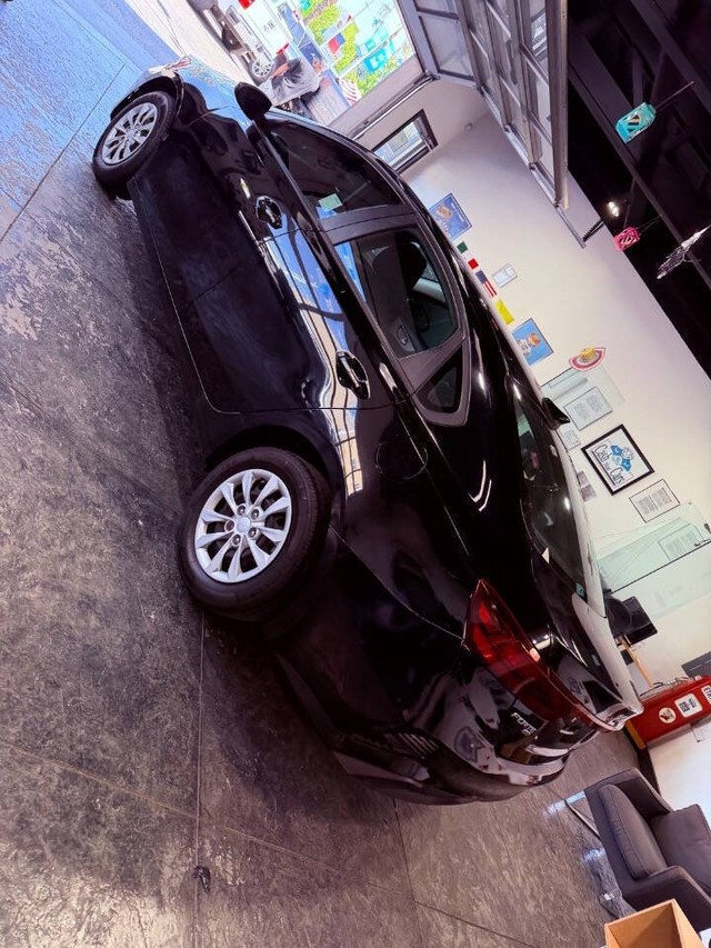 Kia Forte Vehicle Full-screen Gallery Image 46