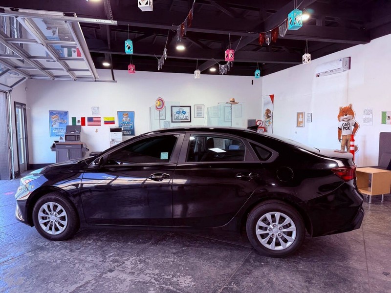 Kia Forte Vehicle Full-screen Gallery Image 20