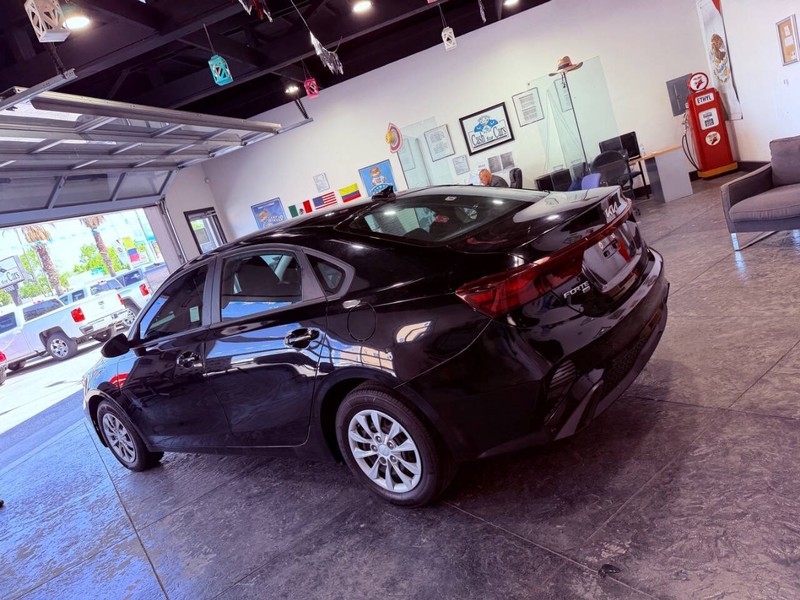 Kia Forte Vehicle Full-screen Gallery Image 26