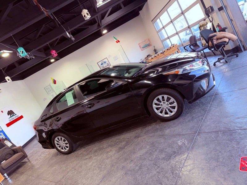 Kia Forte Vehicle Full-screen Gallery Image 34