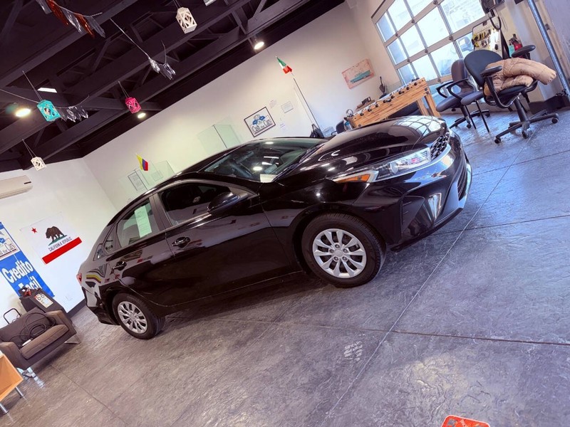 Kia Forte Vehicle Full-screen Gallery Image 36