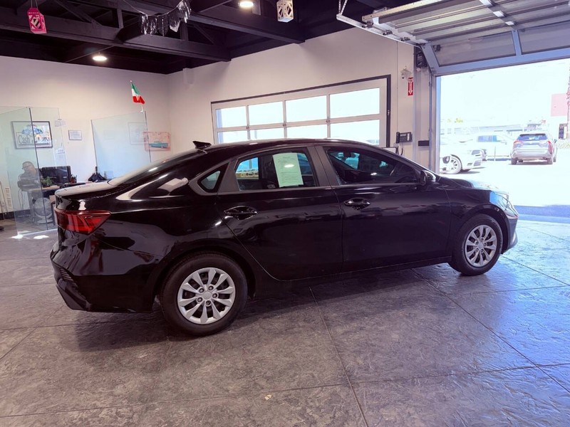 Kia Forte Vehicle Full-screen Gallery Image 42