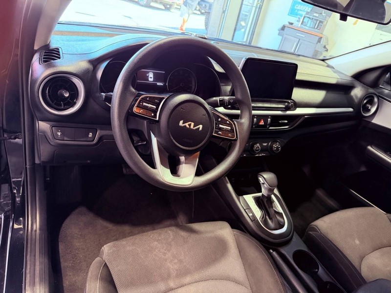 Kia Forte Vehicle Full-screen Gallery Image 50