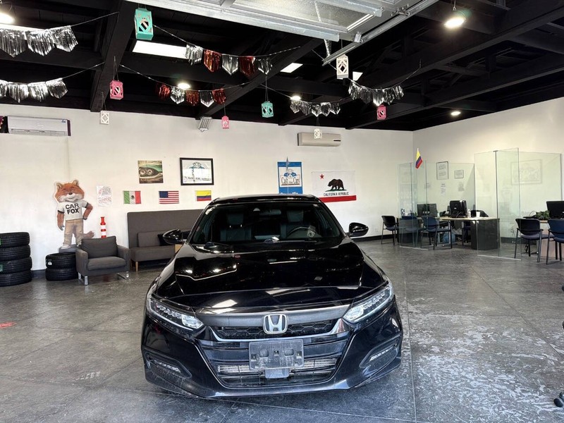 Honda Accord Sedan Vehicle Full-screen Gallery Image 07
