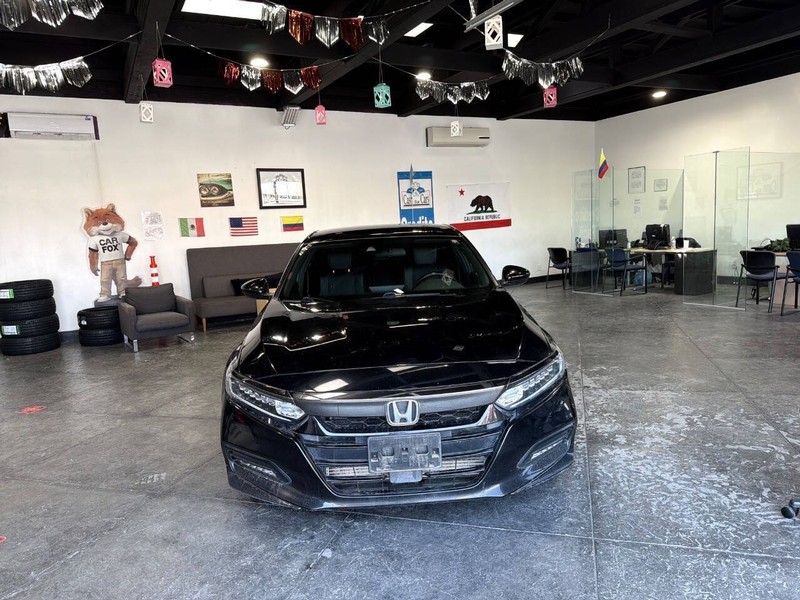 Honda Accord Sedan Vehicle Full-screen Gallery Image 12