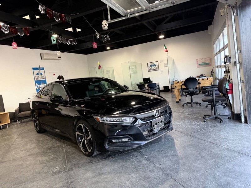 Honda Accord Sedan Vehicle Full-screen Gallery Image 15