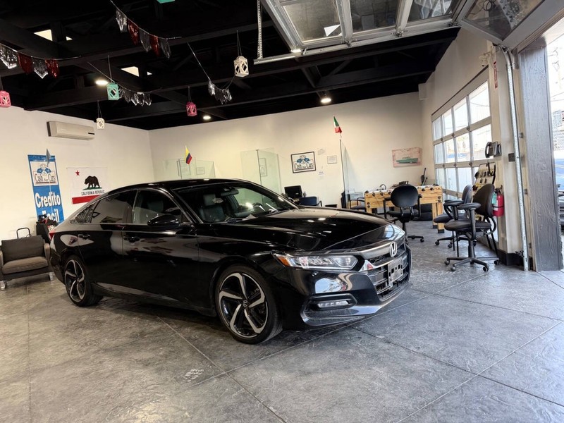 Honda Accord Sedan Vehicle Full-screen Gallery Image 18