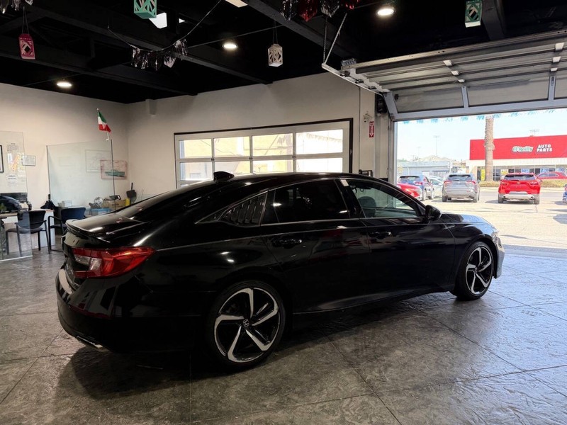 Honda Accord Sedan Vehicle Full-screen Gallery Image 33