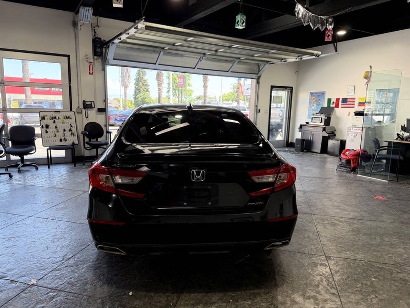 Honda Accord Sedan Vehicle Full-screen Gallery Image 36