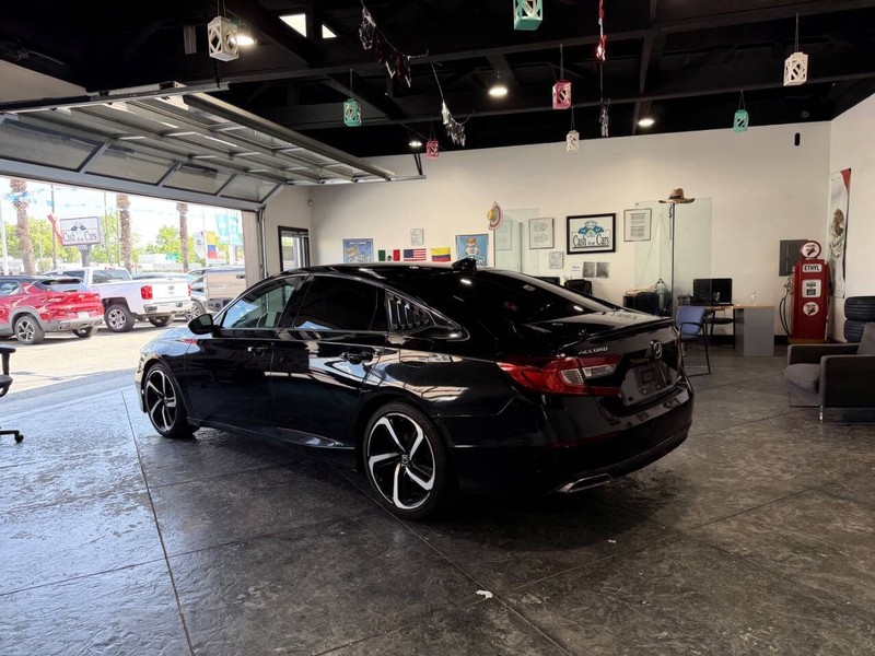 Honda Accord Sedan Vehicle Full-screen Gallery Image 37