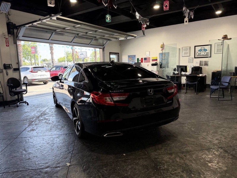 Honda Accord Sedan Vehicle Full-screen Gallery Image 39