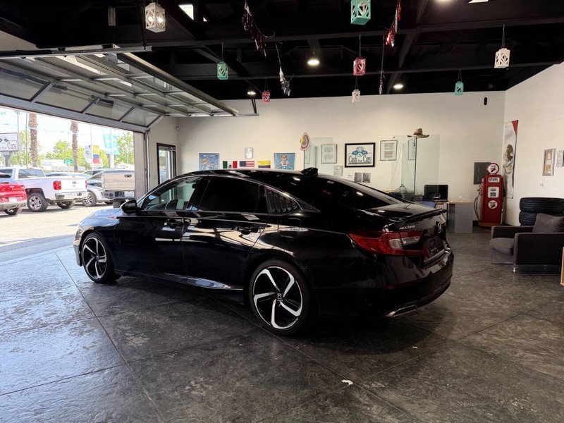 Honda Accord Sedan Vehicle Full-screen Gallery Image 42