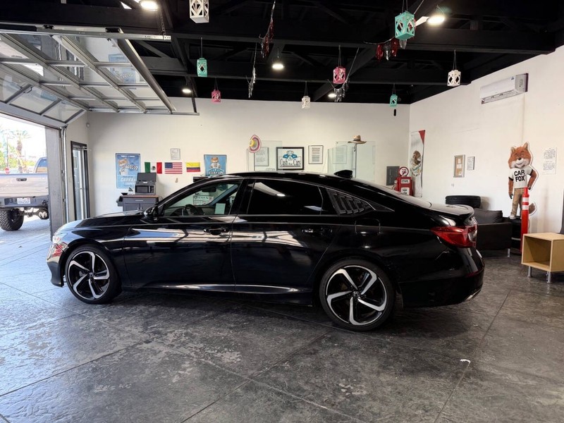Honda Accord Sedan Vehicle Full-screen Gallery Image 43