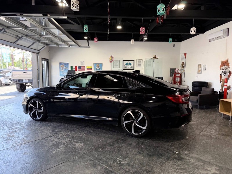 Honda Accord Sedan Vehicle Full-screen Gallery Image 45