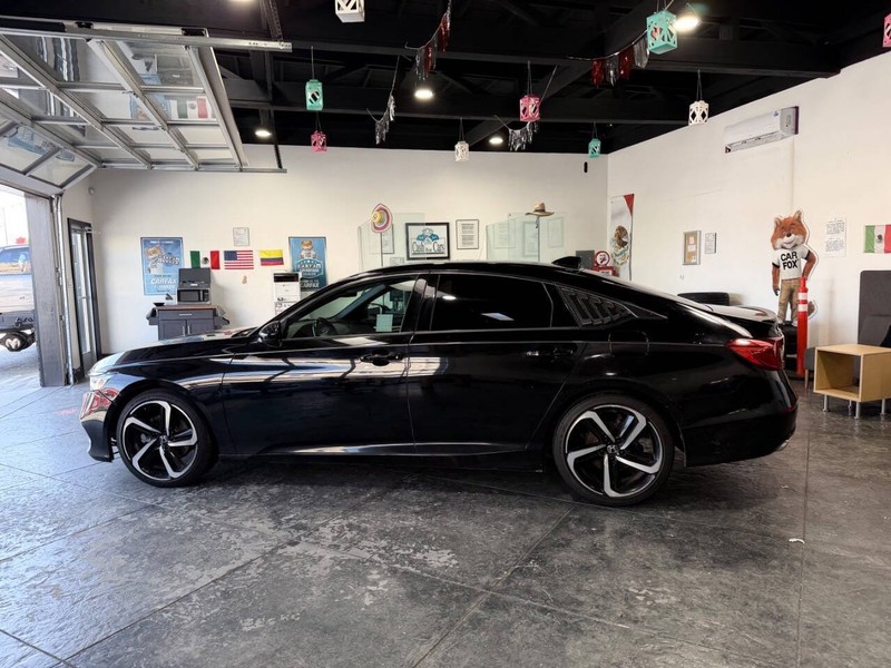 Honda Accord Sedan Vehicle Full-screen Gallery Image 47