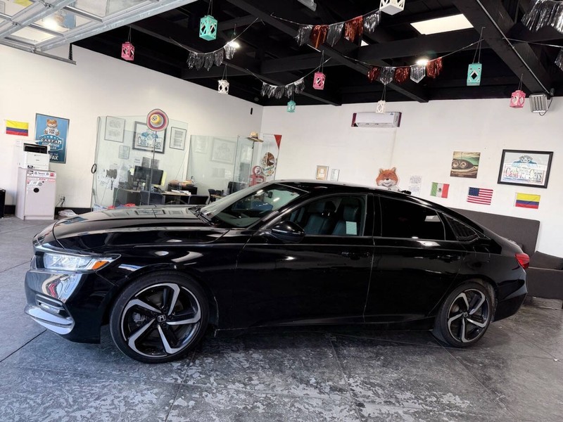 Honda Accord Sedan Vehicle Full-screen Gallery Image 49