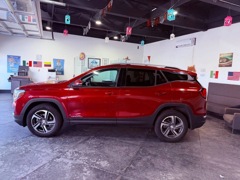 GMC Terrain Vehicle Full-screen Gallery Image 10