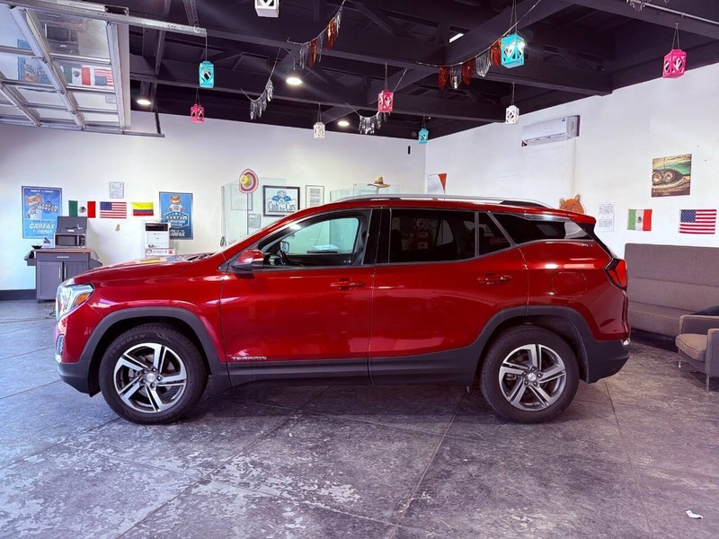 GMC Terrain Vehicle Full-screen Gallery Image 15