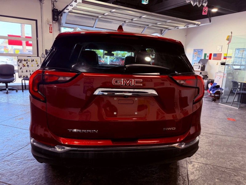GMC Terrain Vehicle Full-screen Gallery Image 28