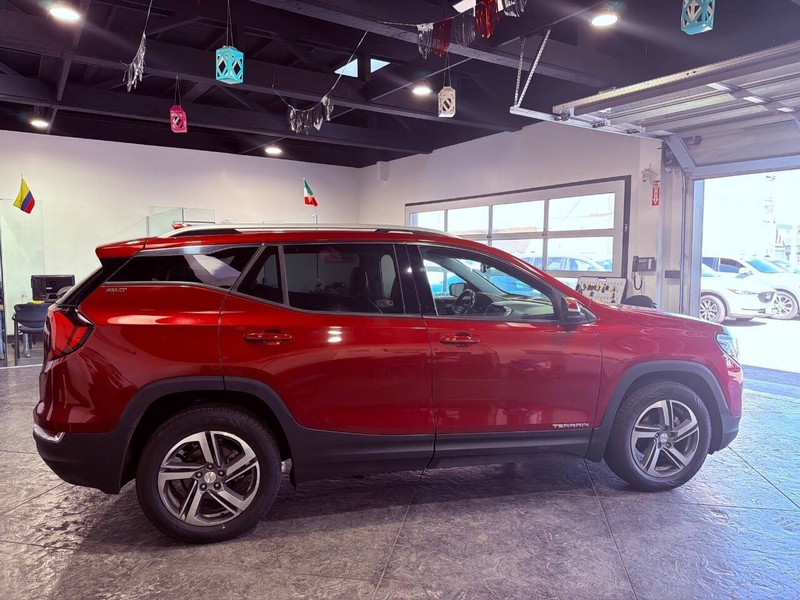 GMC Terrain Vehicle Full-screen Gallery Image 31
