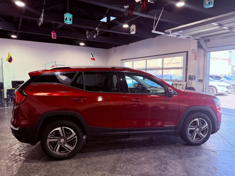 GMC Terrain Vehicle Full-screen Gallery Image 32