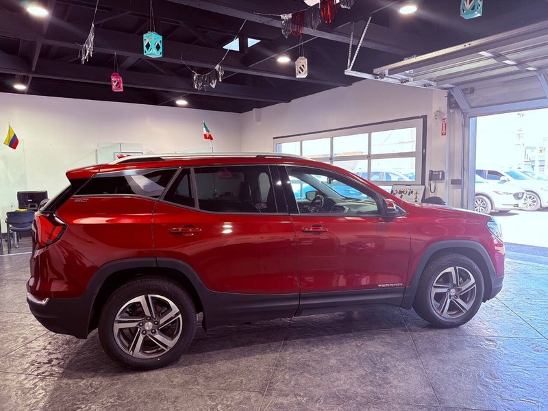 GMC Terrain Vehicle Full-screen Gallery Image 36