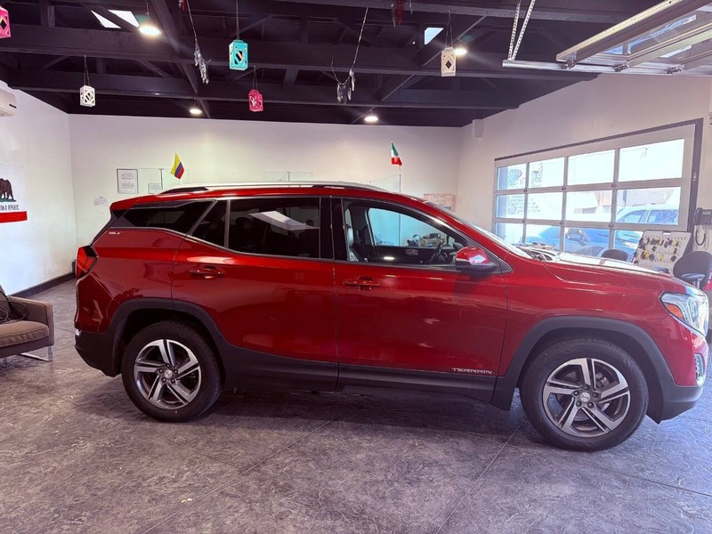 GMC Terrain Vehicle Full-screen Gallery Image 38