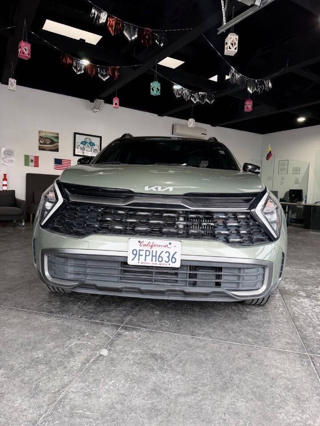 Kia Sportage Plug-In Hybrid Vehicle Full-screen Gallery Image 03
