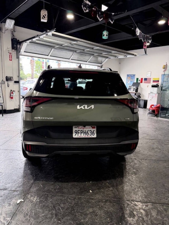 Kia Sportage Plug-In Hybrid Vehicle Full-screen Gallery Image 29