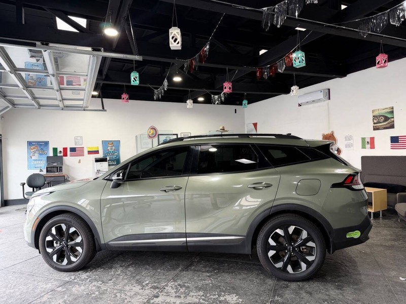 Kia Sportage Plug-In Hybrid Vehicle Full-screen Gallery Image 13