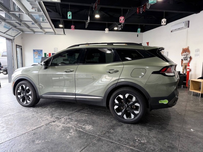 Kia Sportage Plug-In Hybrid Vehicle Full-screen Gallery Image 19