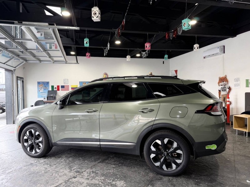 Kia Sportage Plug-In Hybrid Vehicle Full-screen Gallery Image 20