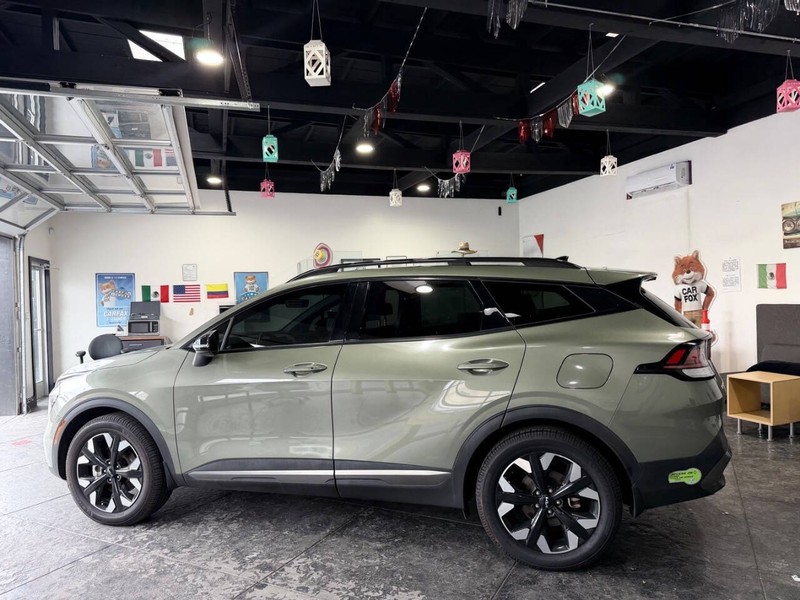 Kia Sportage Plug-In Hybrid Vehicle Full-screen Gallery Image 21