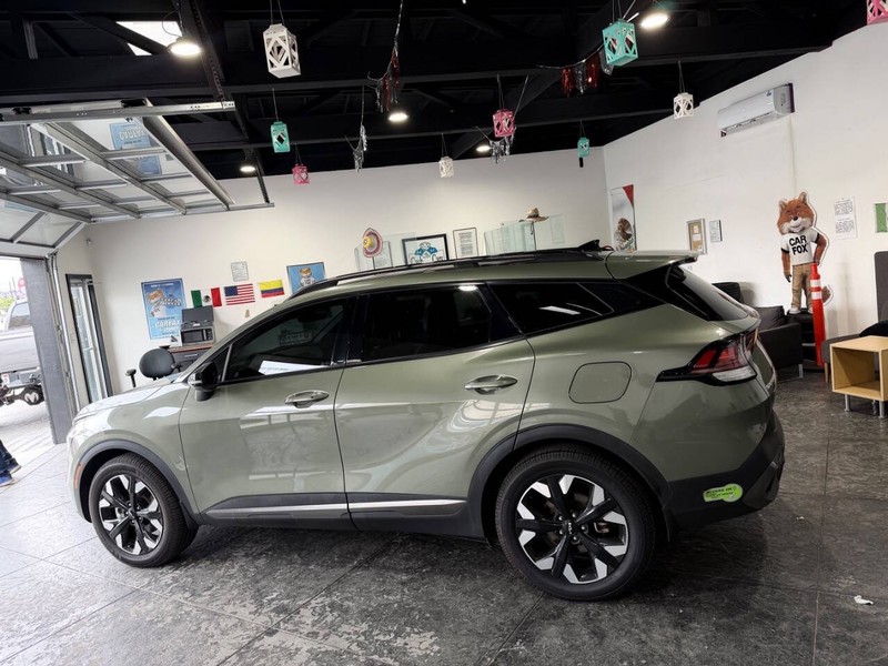 Kia Sportage Plug-In Hybrid Vehicle Full-screen Gallery Image 23