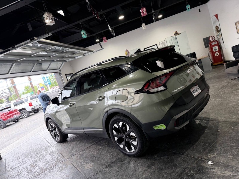 Kia Sportage Plug-In Hybrid Vehicle Full-screen Gallery Image 26