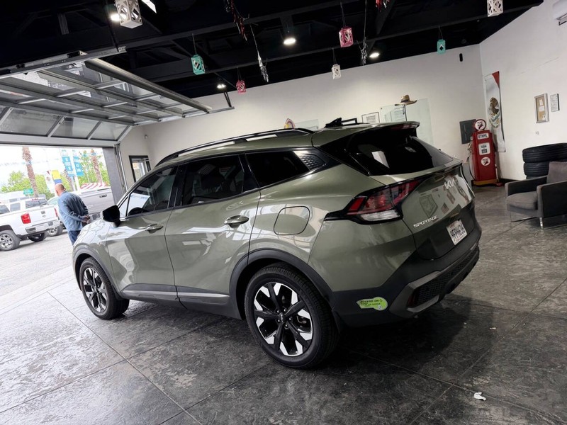 Kia Sportage Plug-In Hybrid Vehicle Full-screen Gallery Image 27