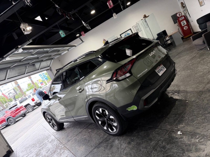 Kia Sportage Plug-In Hybrid Vehicle Full-screen Gallery Image 31