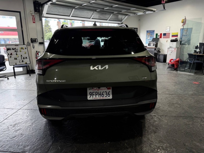 Kia Sportage Plug-In Hybrid Vehicle Full-screen Gallery Image 32