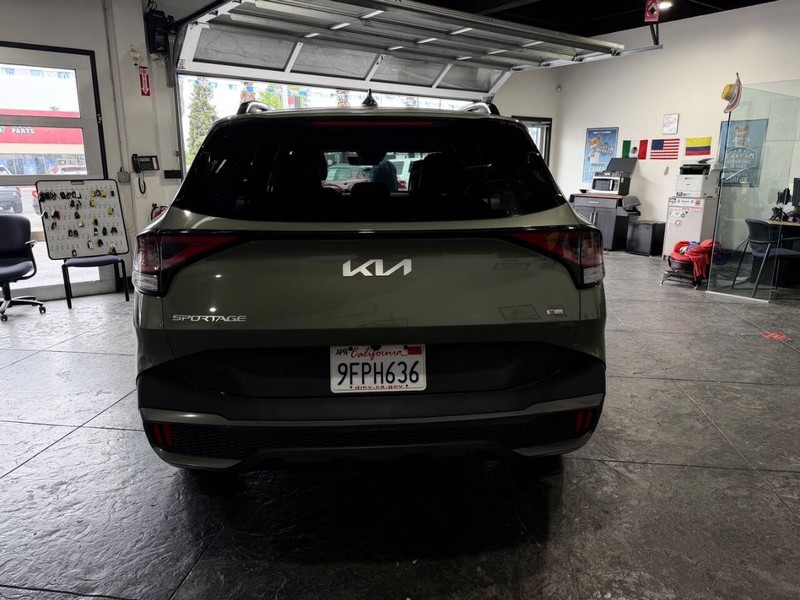 Kia Sportage Plug-In Hybrid Vehicle Full-screen Gallery Image 36