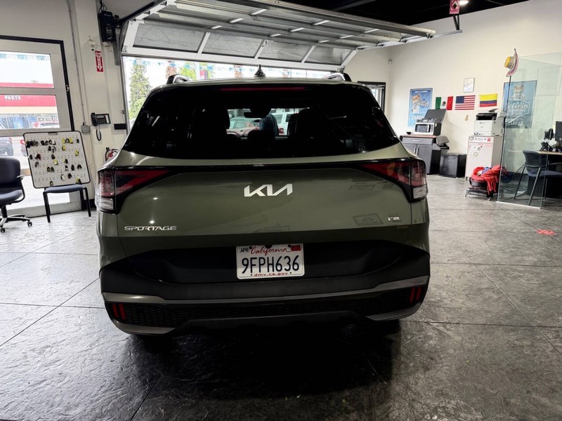 Kia Sportage Plug-In Hybrid Vehicle Full-screen Gallery Image 37