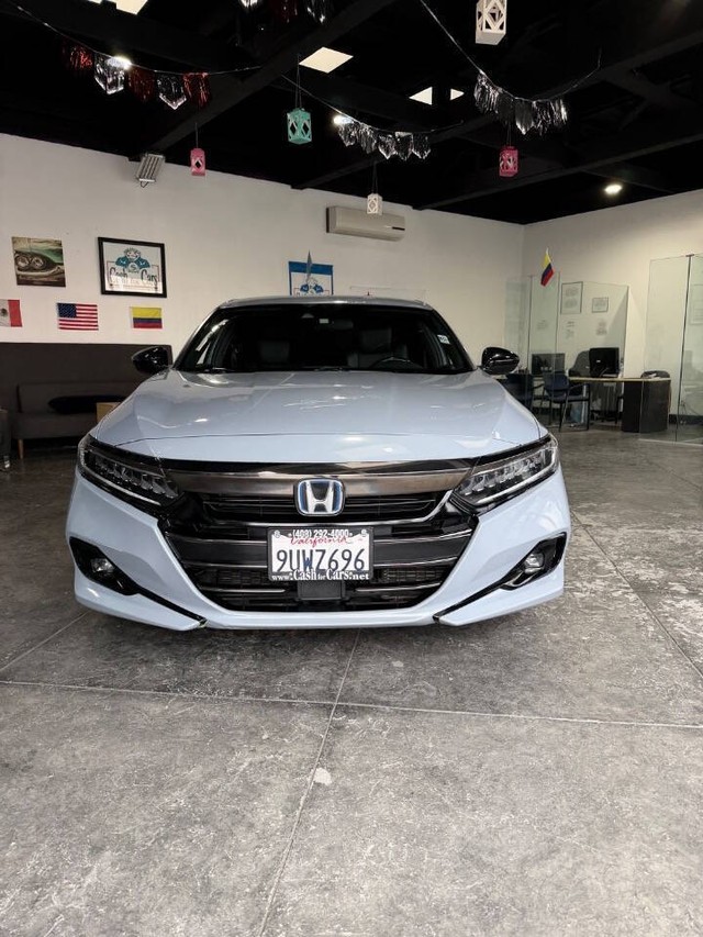 Honda Accord Hybrid Vehicle Full-screen Gallery Image 03