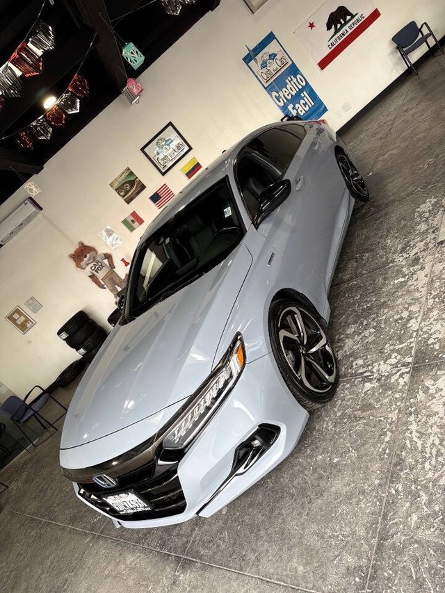 Honda Accord Hybrid Vehicle Full-screen Gallery Image 10